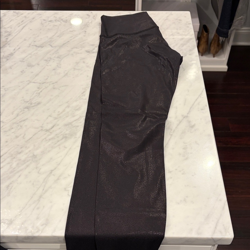 Lululemon Athletica Black Leggings Wunder Under HR Crop 21” Size 4